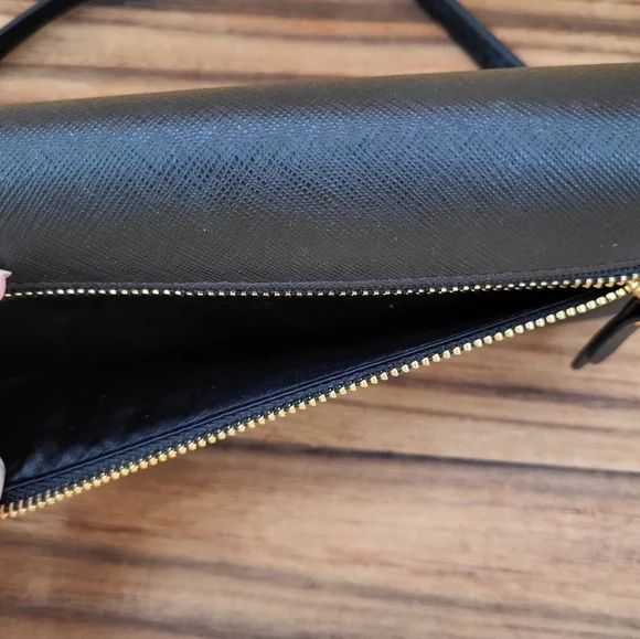 Victoria's Secret Black Crossbody w/Black Leather & Silver Chain Straps, EUC - Picture 3 of 7